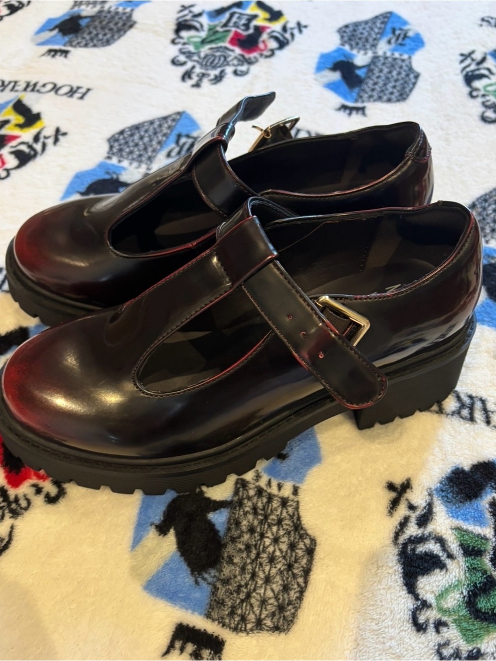 Red-tinted Black Loafers